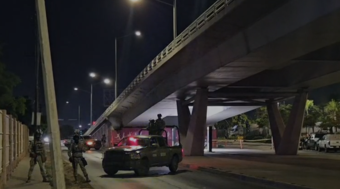 Abandonan Cuerpo Envuelto en Una Cobija Bajo Puente del Bulevar Rolando Arjona en Culiacán